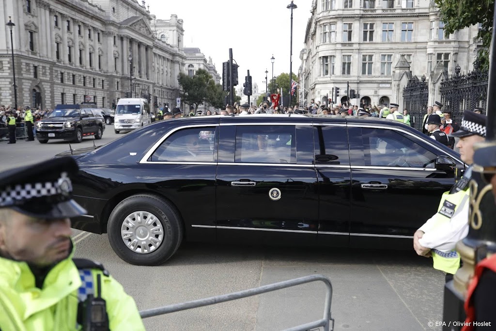 Biden prijst 'waardigheid' en 'service' van koningin Elizabeth II