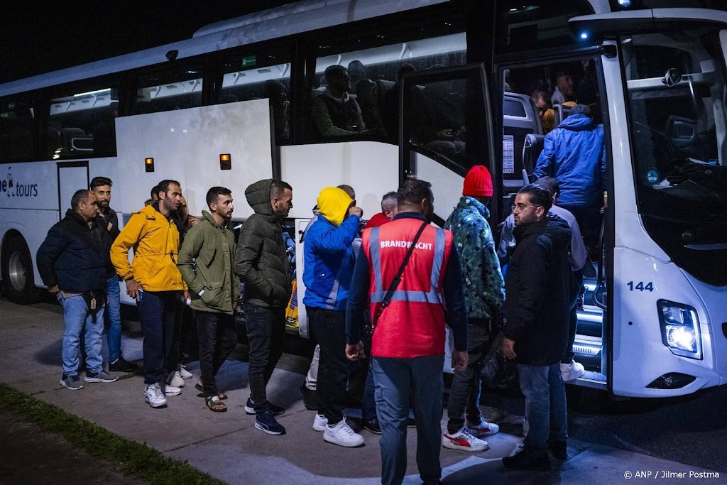 Asielzoekers vanuit Ter Apel in Valthermond voor nachtopvang