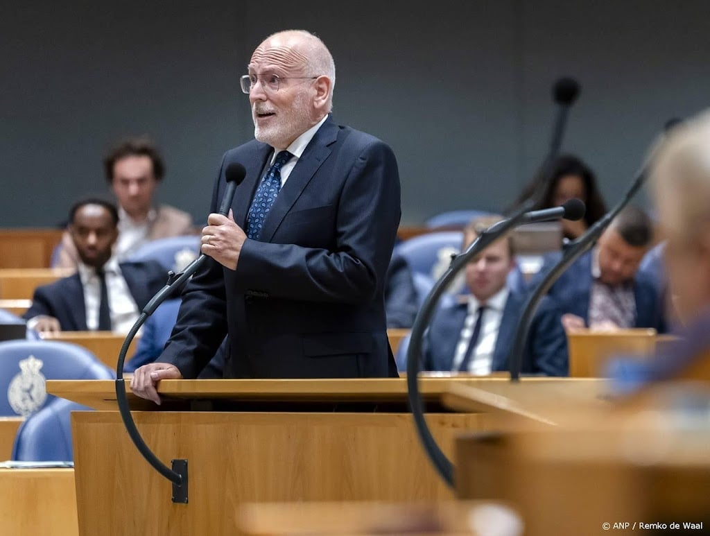 Partijen verwijten Schoof stilte over aanval Wilders op grondwet