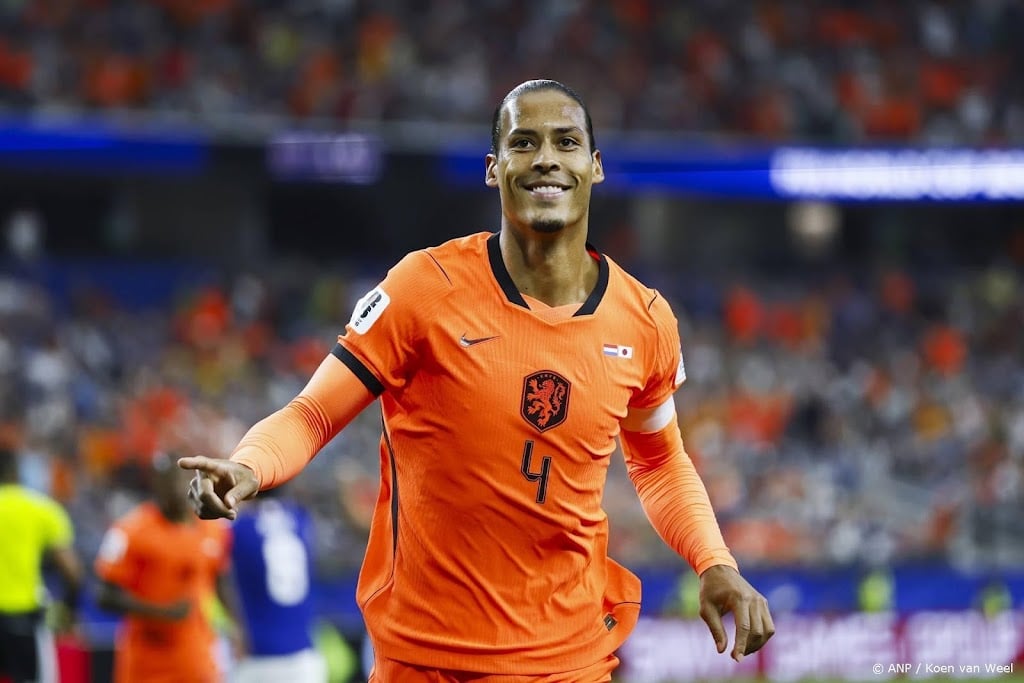Van Dijk wel, Depay niet in eerste selectie Oranje onder Xavi