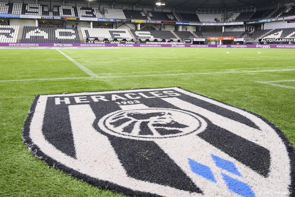 Koploper Heracles Almelo lijdt bij Almere City eerste nederlaag