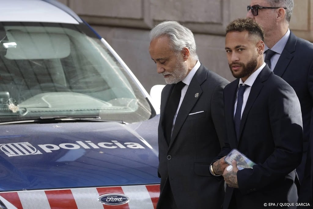 Neymar bij rechter: ik onderteken alles wat van mijn vader moet