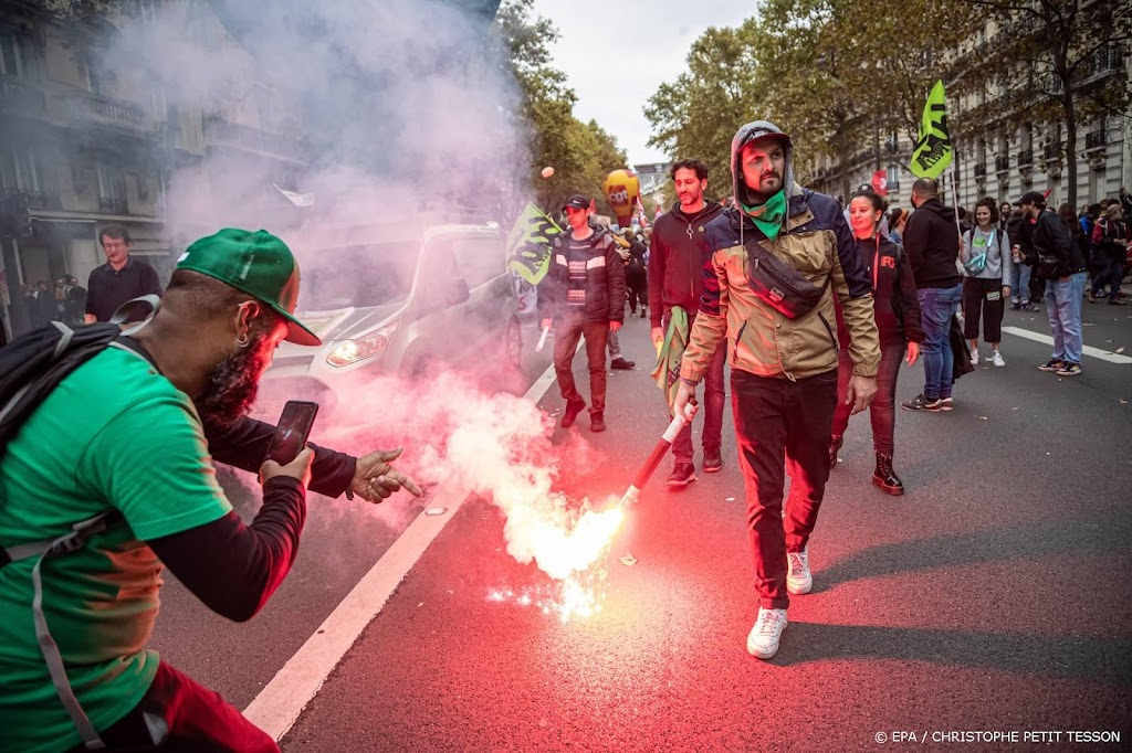Fransen staken en betogen voor meer loon, zeker 15 aanhoudingen
