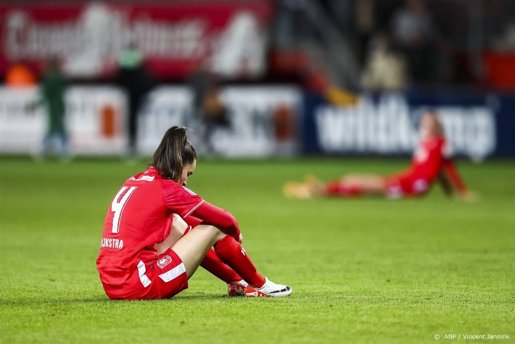 FC Twente-verdedigster Dijkstra boos op zichzelf na cruciale fout