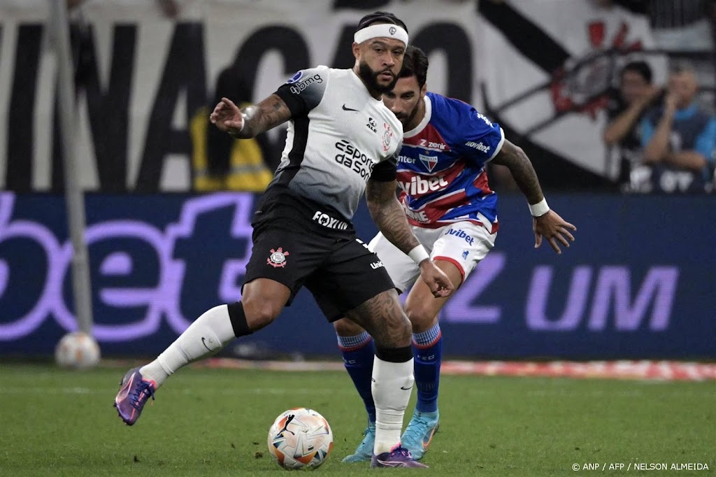 Depay maakt eerste treffer voor Corinthians