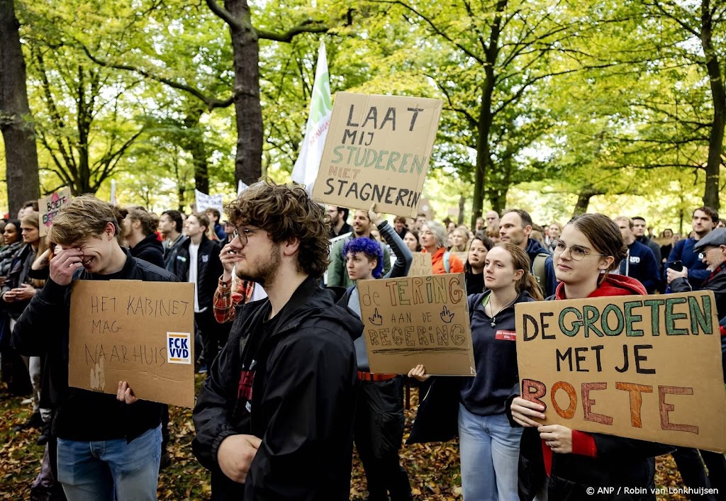 Honderden studenten demonstreren tegen langstudeerboete