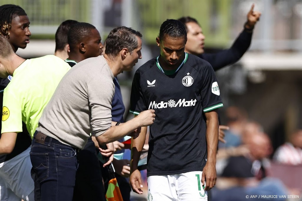 Coach Priske verwacht Stengs in november terug bij Feyenoord
