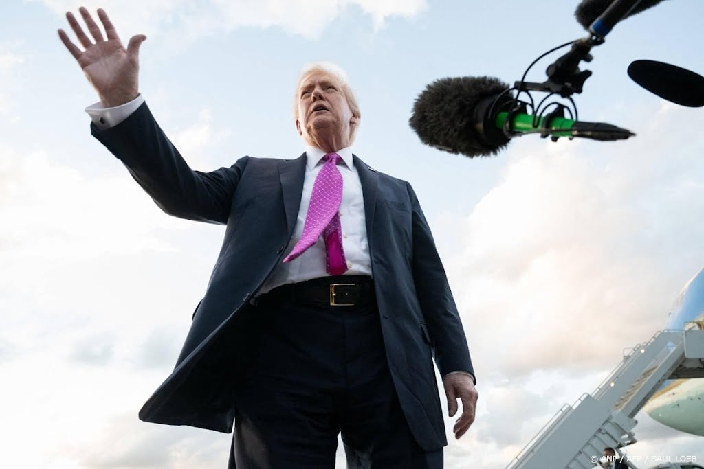 Trump voert importheffingen op vrachtwagens en bussen in