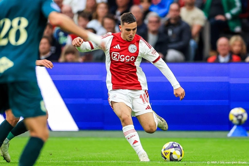 Ajax begint met Gloukh aan thuisduel met AZ