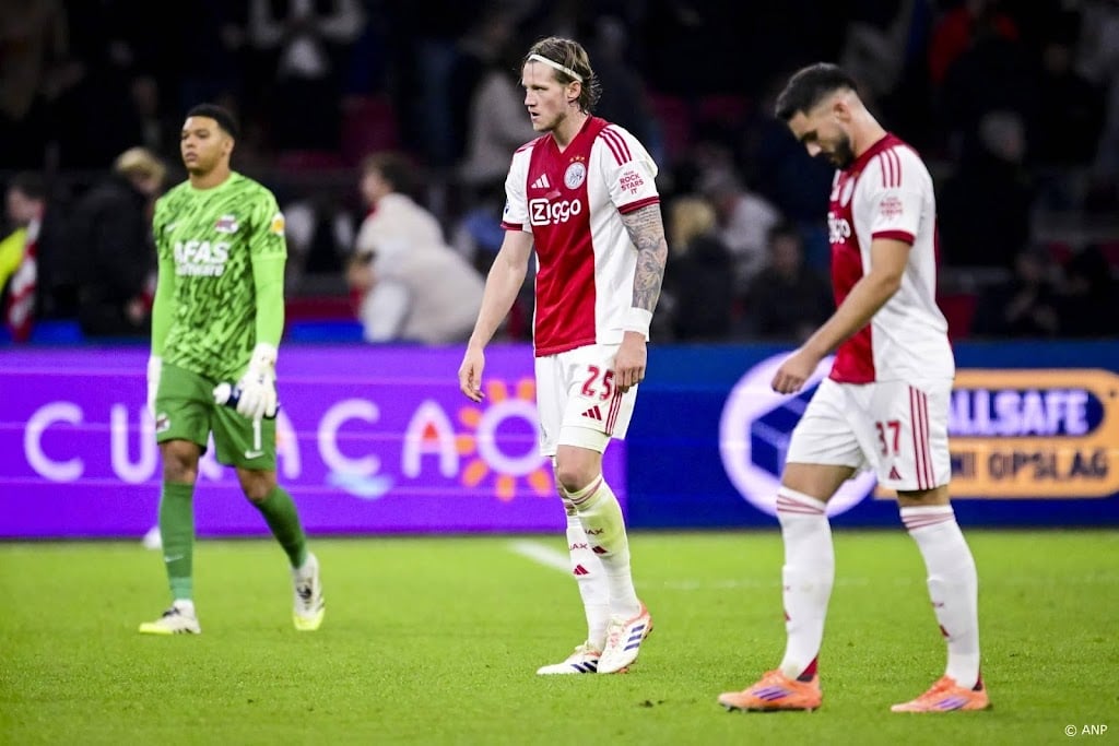 Ajax verliest thuisduel met AZ en raakt verder achterop