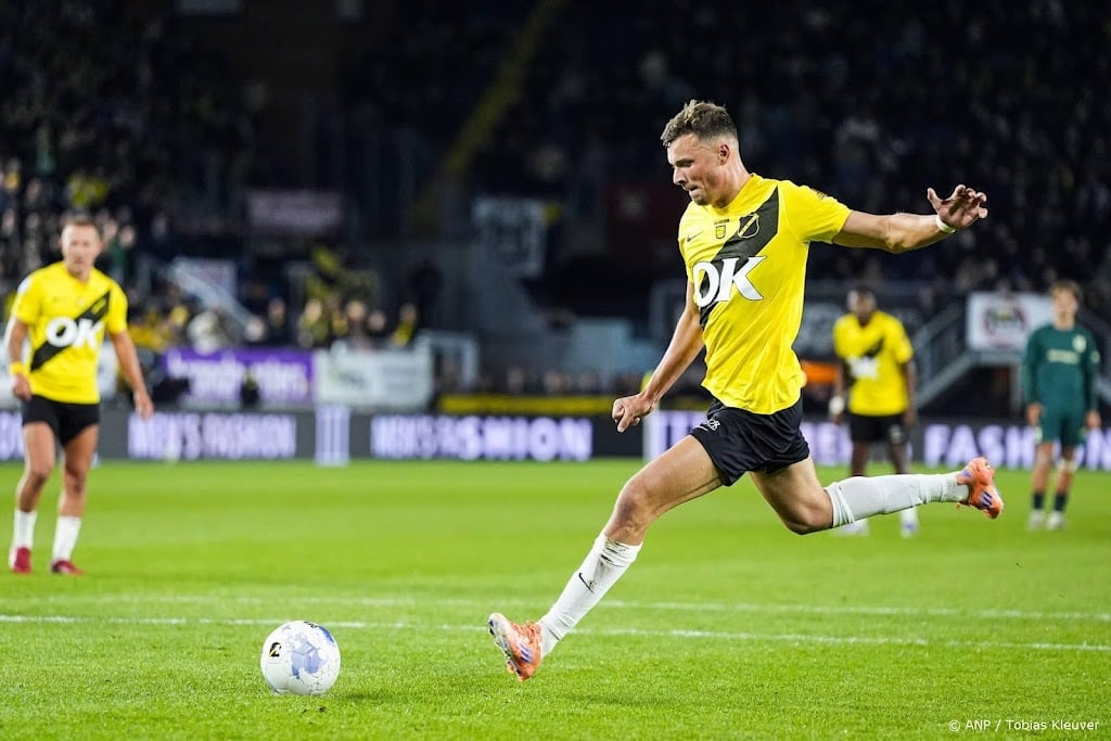 NAC wint thuis niet van PEC ondanks twee treffers Van Hooijdonk