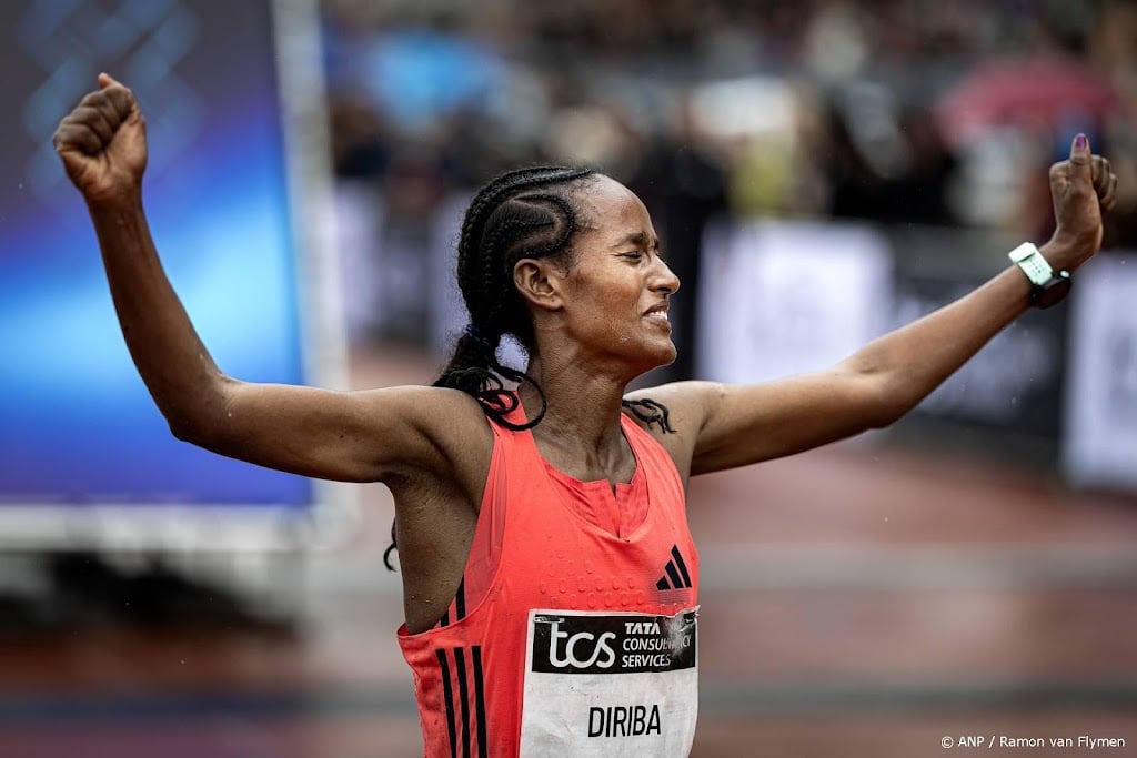 Diriba snelste vrouw in marathon Amsterdam met parcoursrecord