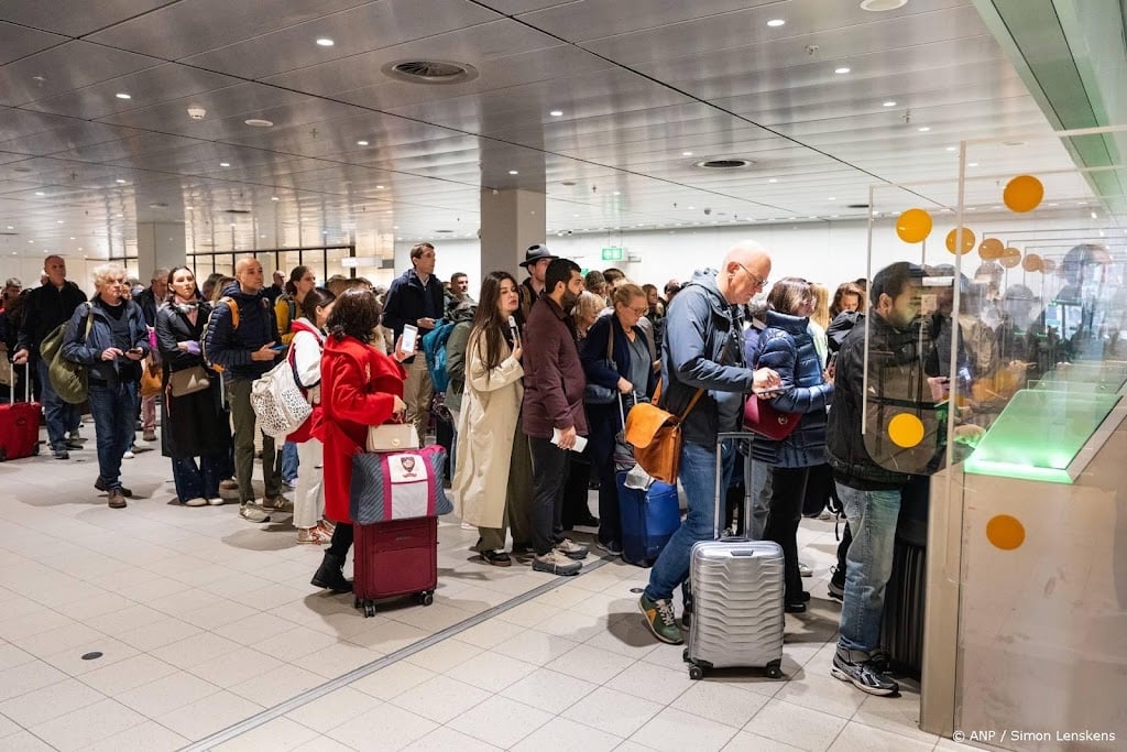Storing op Schiphol verholpen, honderden reizigers misten vlucht