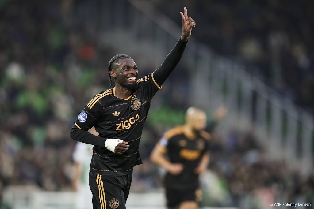 Ajax wint met ruime cijfers in Groningen