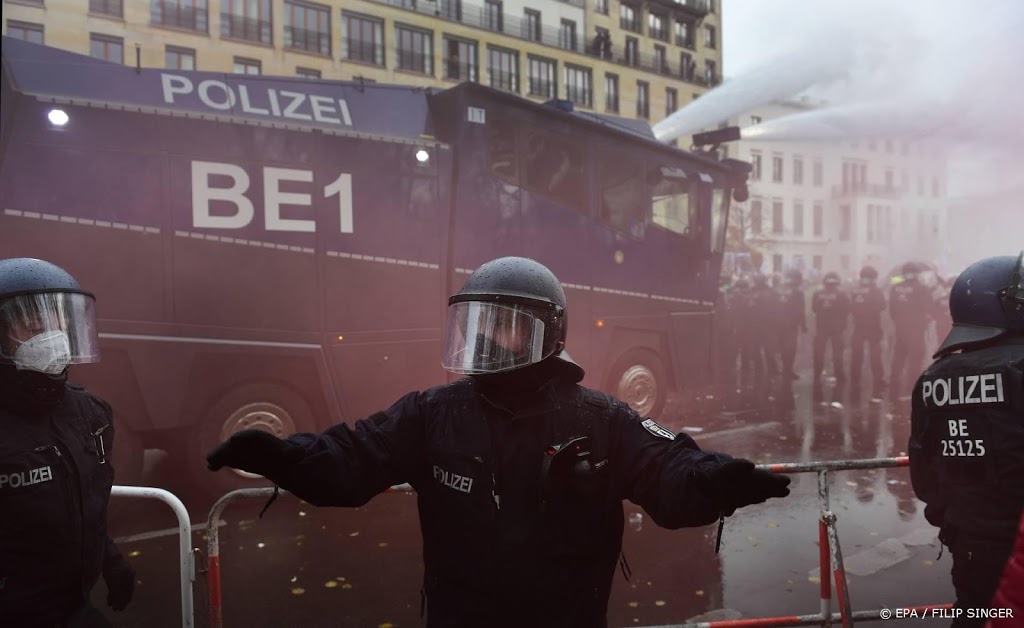 Politie arresteert 365 mensen rond coronademonstraties Berlijn