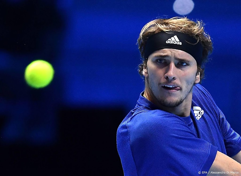 Zverev overtuigend naar halve eindstrijd ATP Finals