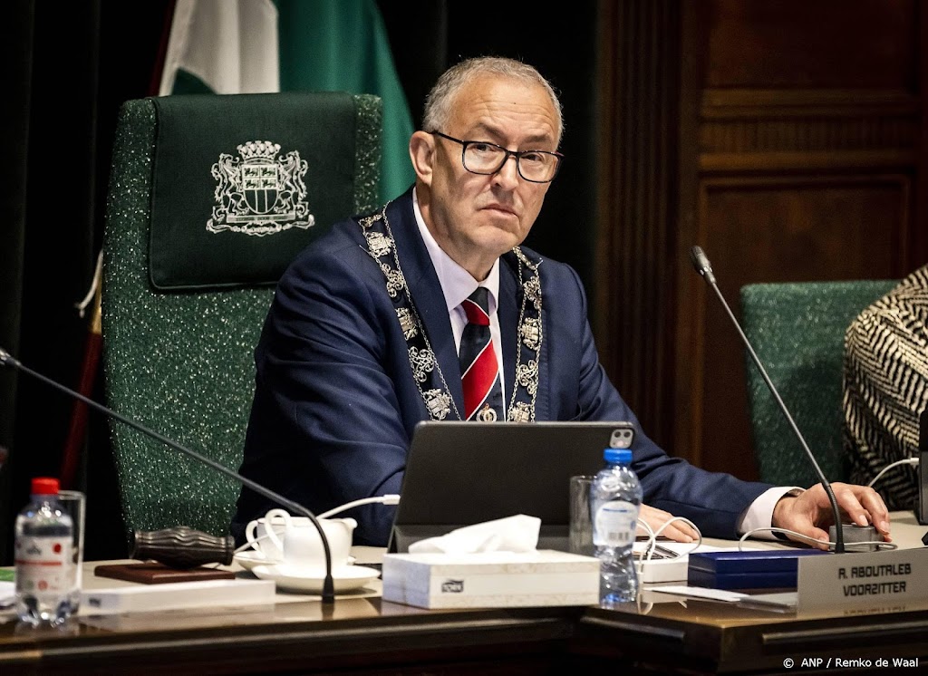 Aboutaleb wacht rapport 'corona-camerawagens' in vertrouwen af  