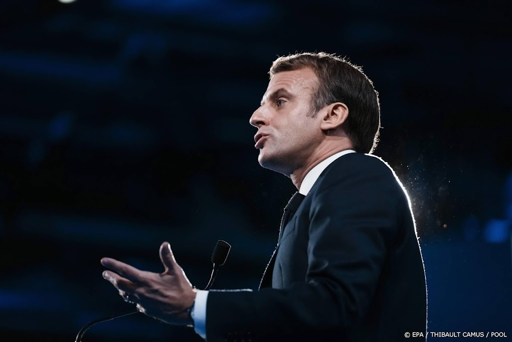 Macron: lockdown voor ongevaccineerden niet nodig door coronapas