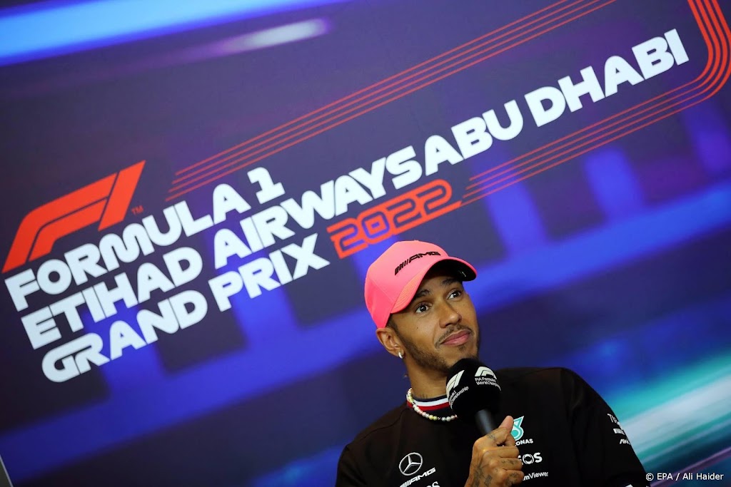 Hamilton snelste in training Abu Dhabi, Lawson vijfde in Red Bull