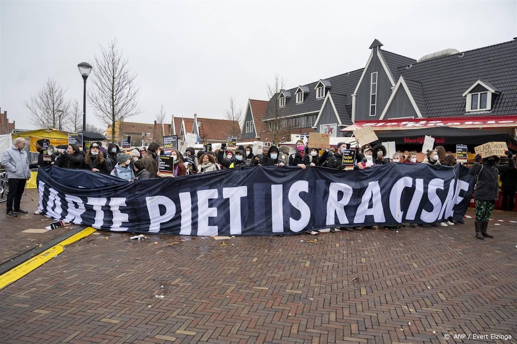 Kick Out Zwarte Piet naar sinterklaasintocht De Lier