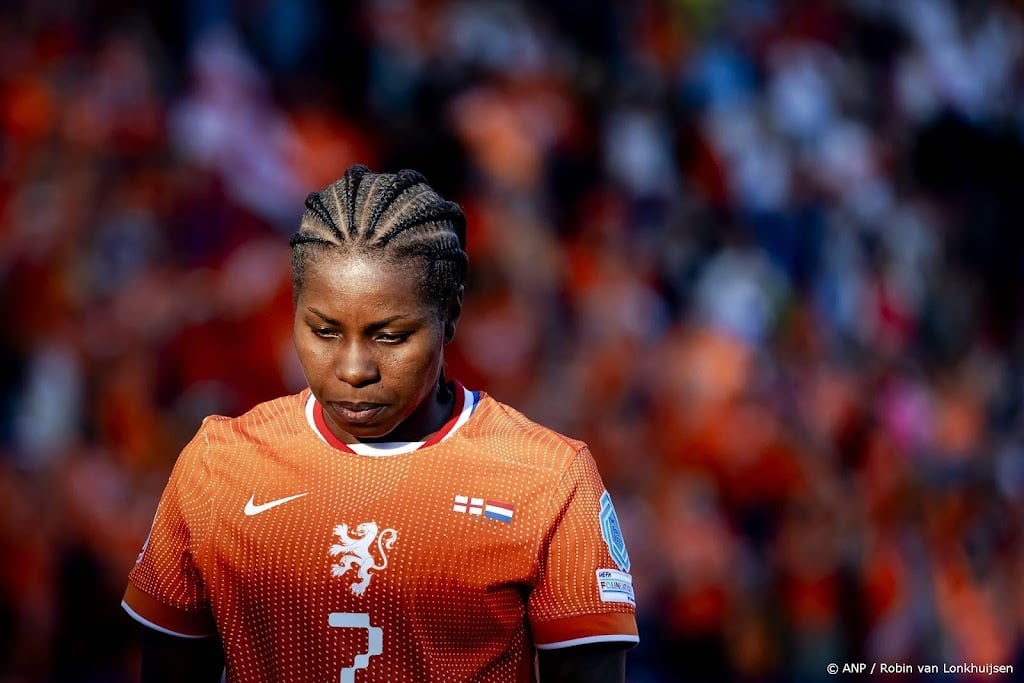 Voetbalsters zonder Beerensteyn en Van Domselaar in oefenduels