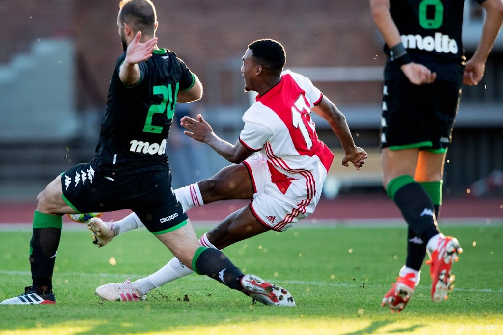 Ajax met Gravenberch en Ekkelenkamp