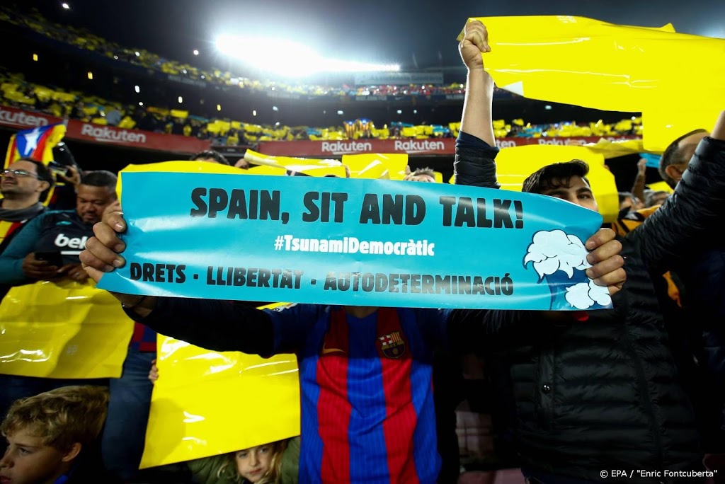 Catalaanse betogers botsen met politie bij Camp Nou