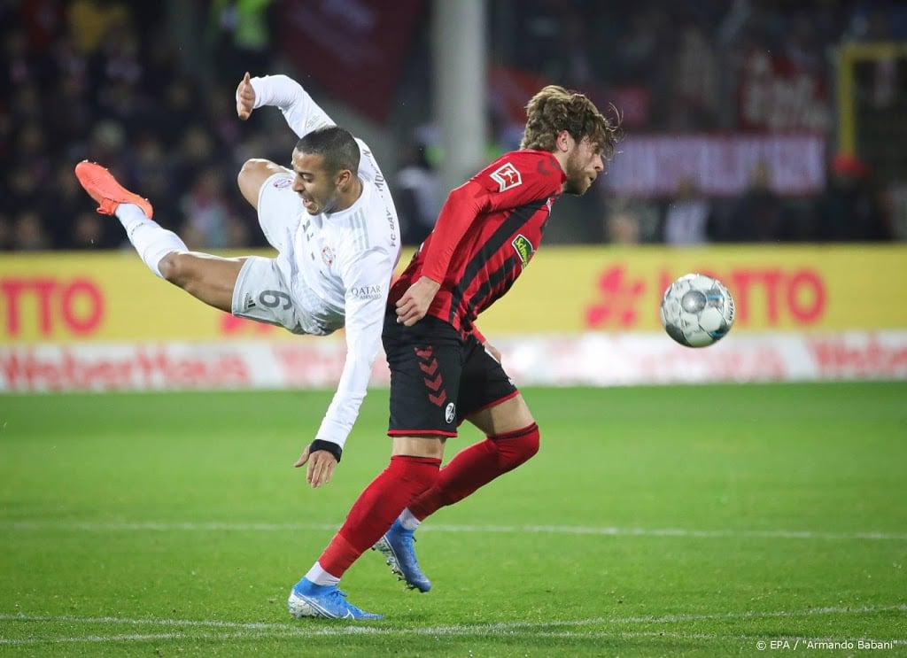 Zirkzee redt Bayern München in extra tijd