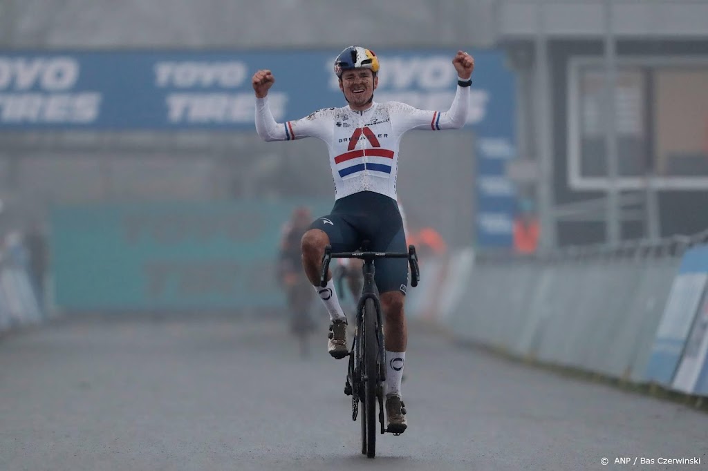 Brit Pidcock de beste in wereldbeker veldrijden Rucphen