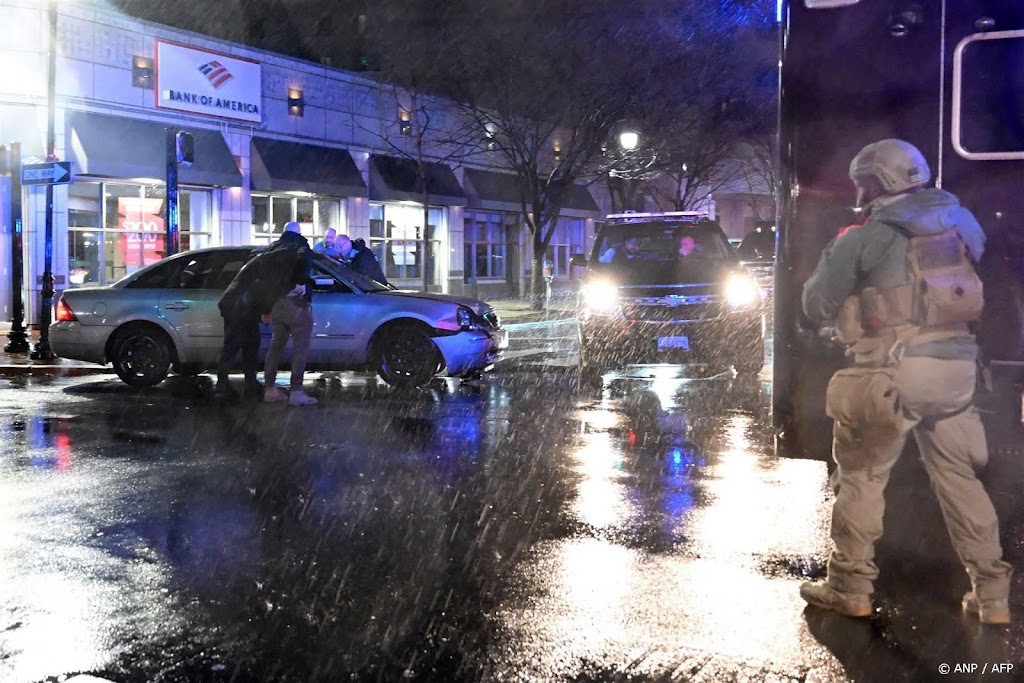 Auto uit konvooi president Biden geramd in Wilmington