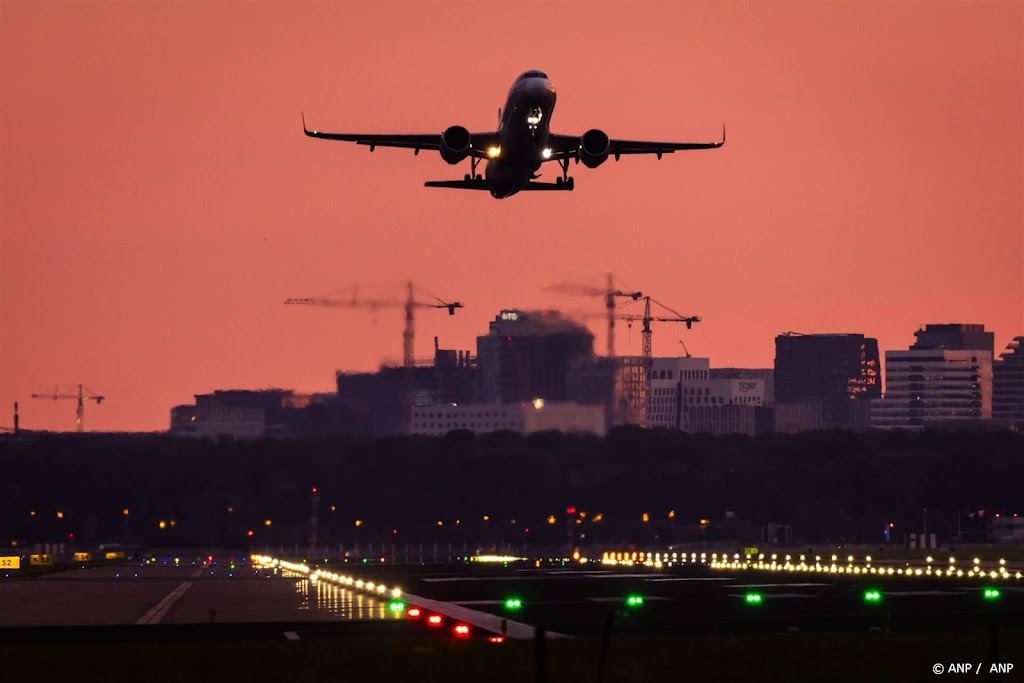 Rotterdam neemt nu geen verscherpt standpunt Schiphol in
