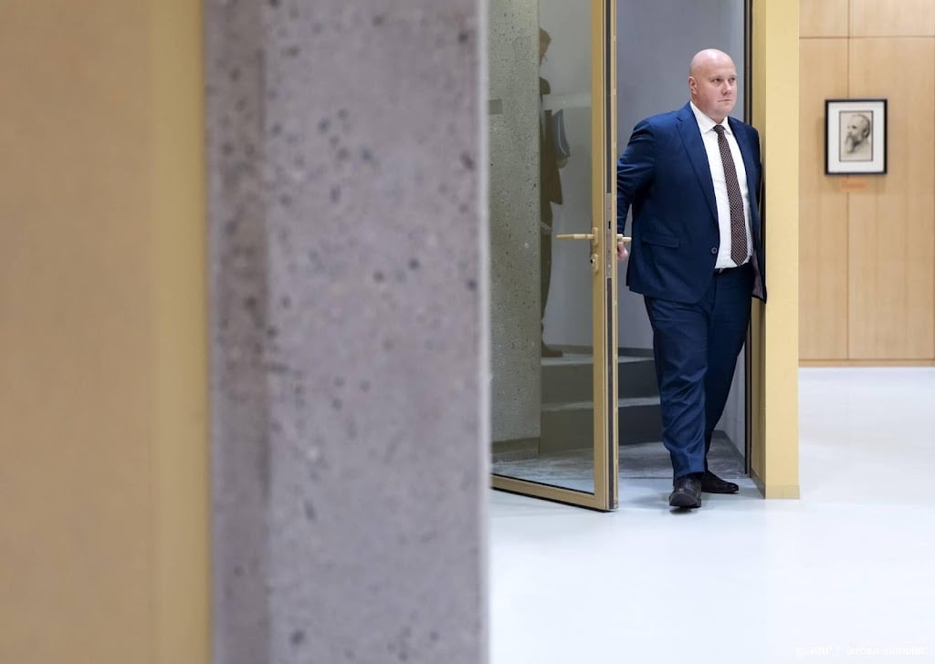 Aartsen: bodycams conducteurs in januari, NS spreekt hem tegen