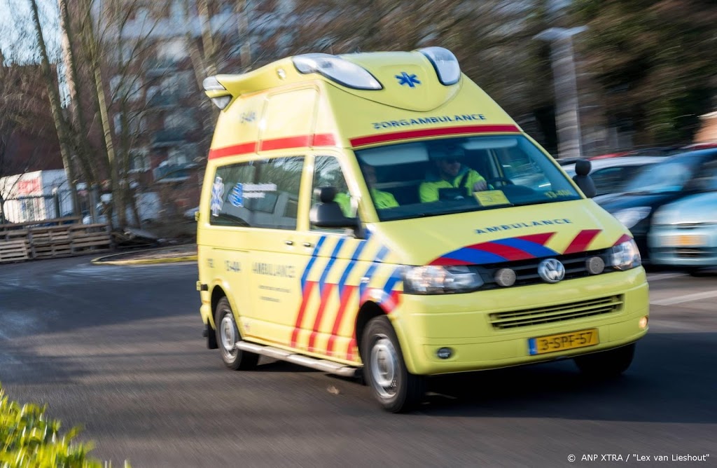 Tweetal gewond door sprong uit raam brandend huis Zaandam