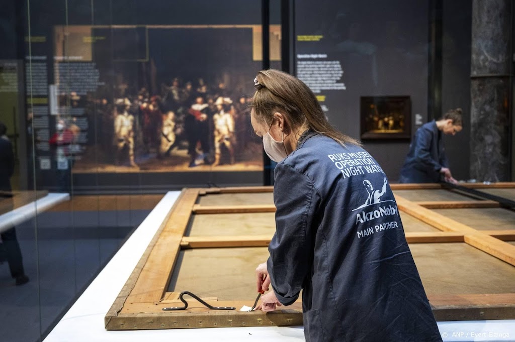 Nachtwacht van houten spieraam naar aluminium spanraam