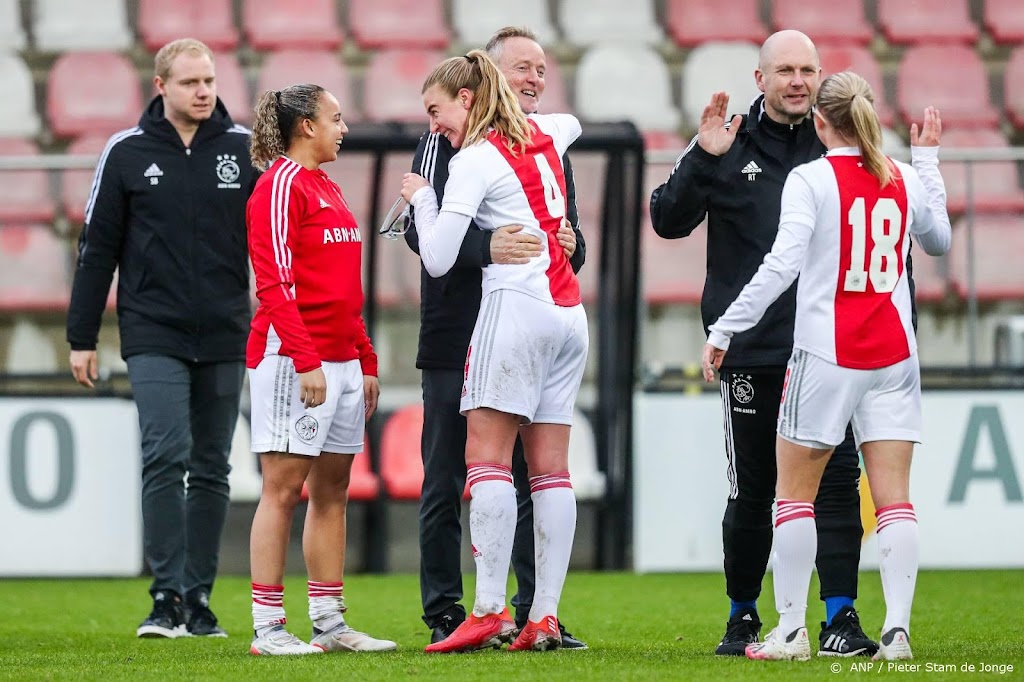 Duel voetbalsters Ajax uitgesteld na meerdere coronagevallen