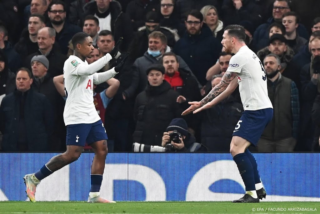 Invaller Bergwijn held van Spurs met twee goals in blessuretijd