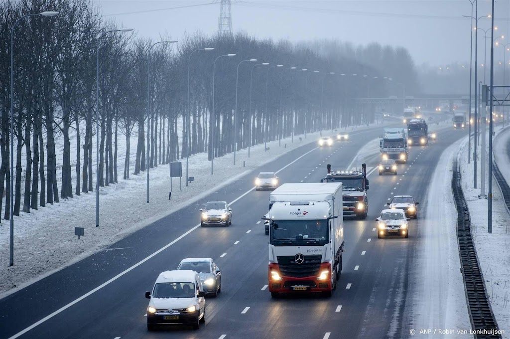 Ochtendspits vroeg begonnen vanwege ongelukken door gladheid