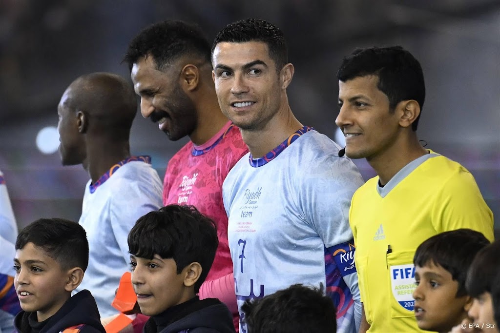 Ronaldo scoort twee keer bij officieus debuut in Saudi-Arabië