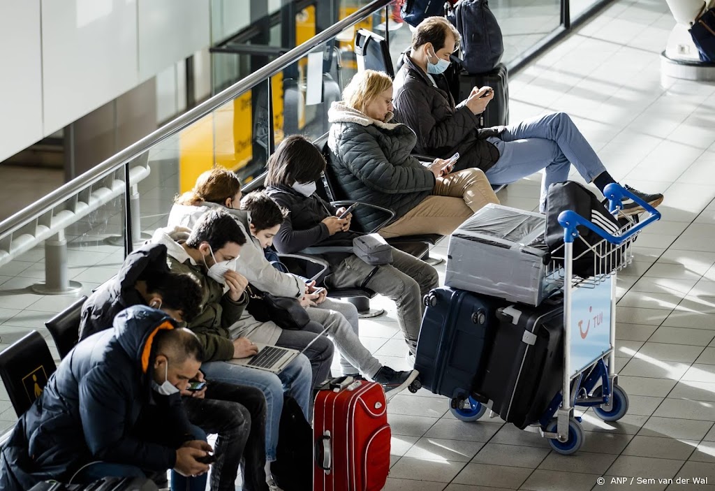 Ongeveer 80 vluchten gaan zaterdag niet vanaf Schiphol