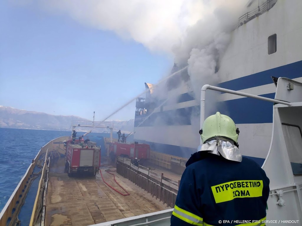 Twaalf vermisten na brand op veerboot bij Griekse eiland Corfu