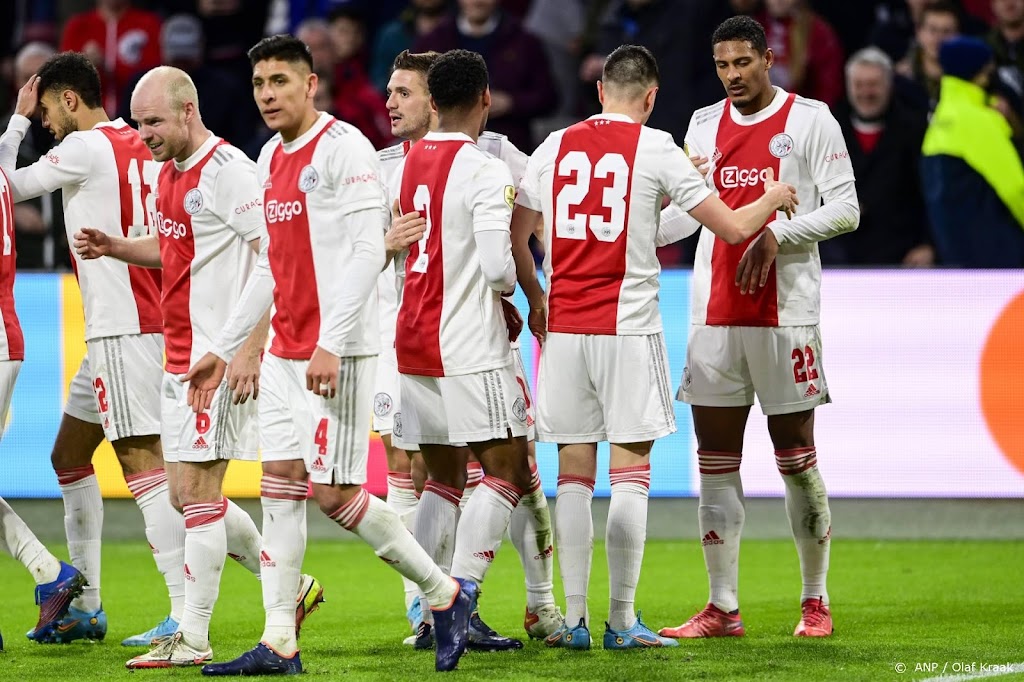 Ajax spaart tegen Willem II nog geen spelers voor Benfica 
