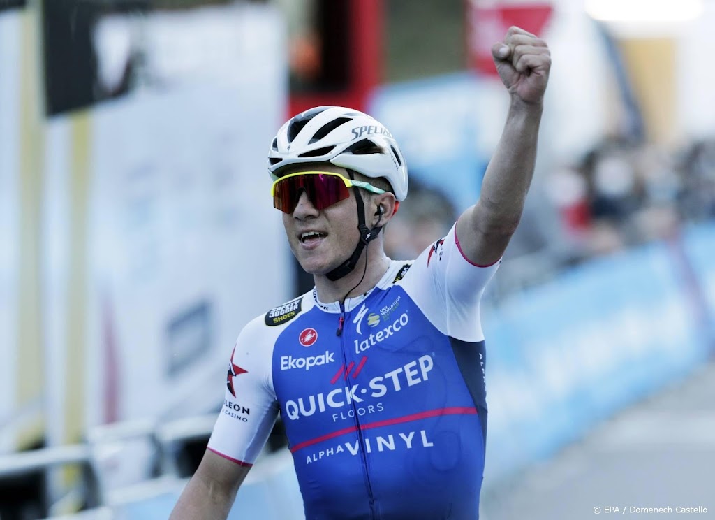Evenepoel oppermachtig in tijdrit Ronde van de Algarve