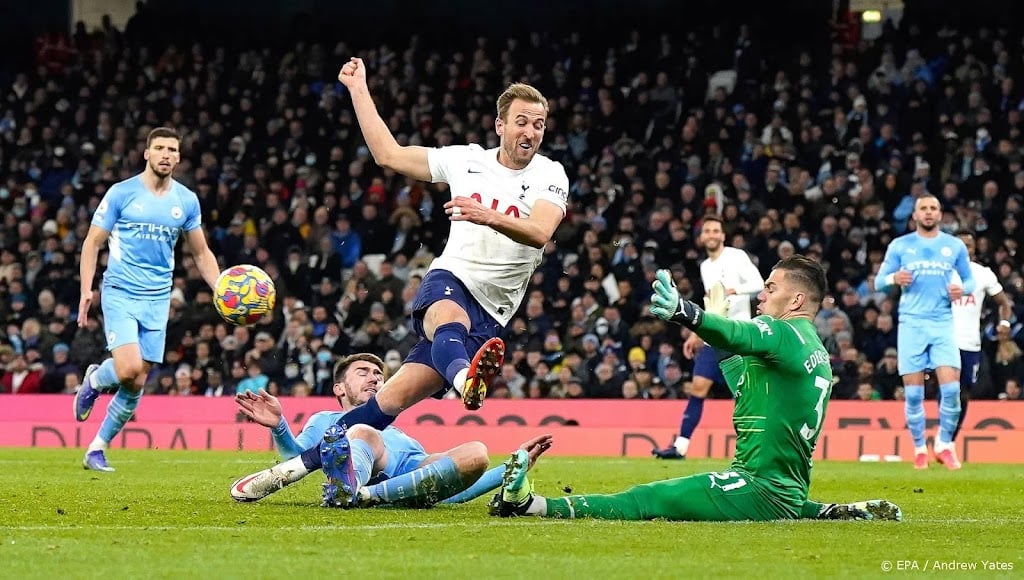 Uitgerekend Kane leidt Spurs in Manchester langs City