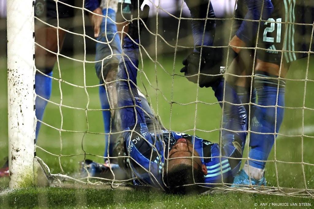 Ajacied Timber had slechts kramp en kan tegen Benfica spelen  