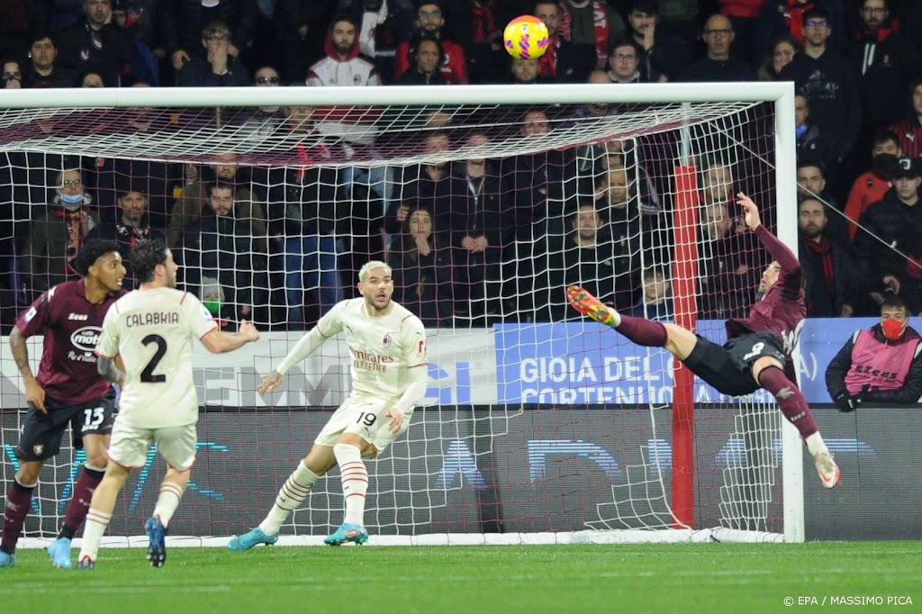 AC Milan verslikt zich in hekkensluiter en zet koppositie op spel
