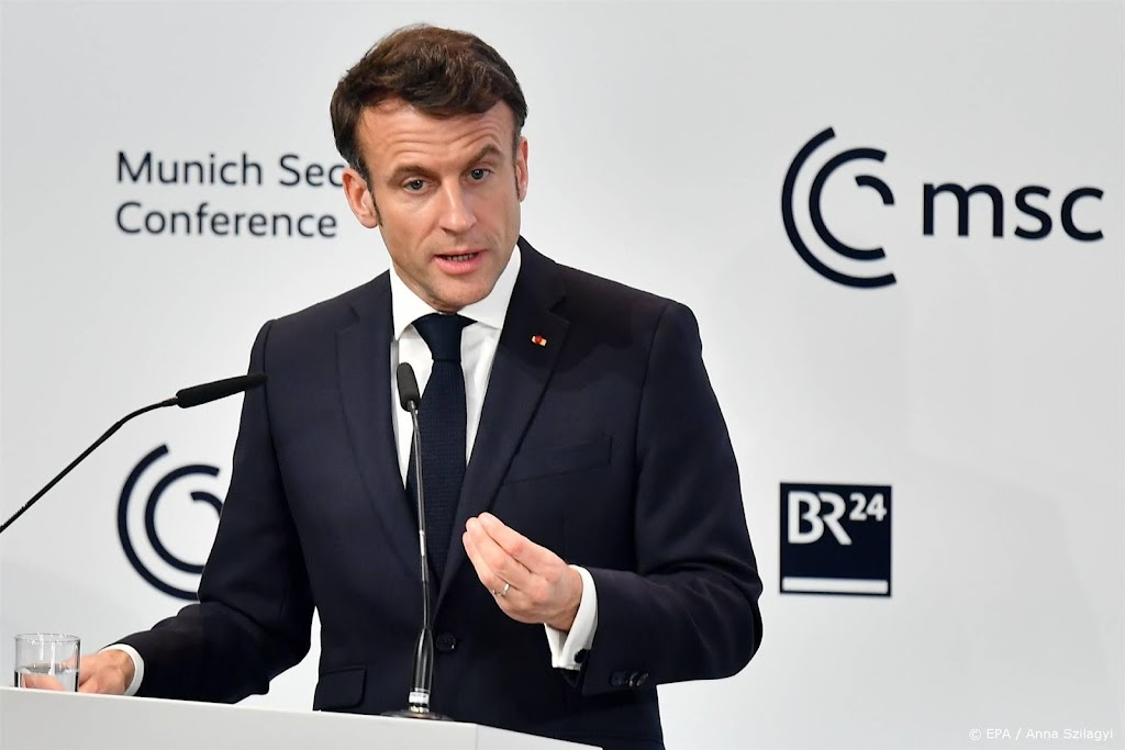 Macron verzekert Zelenski dat hij Oekraïens vredesplan steunt