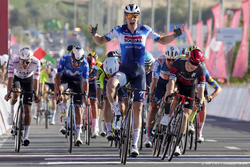 Belgische renner Merlier wint eerste rit UAE Tour, voor De Kleijn