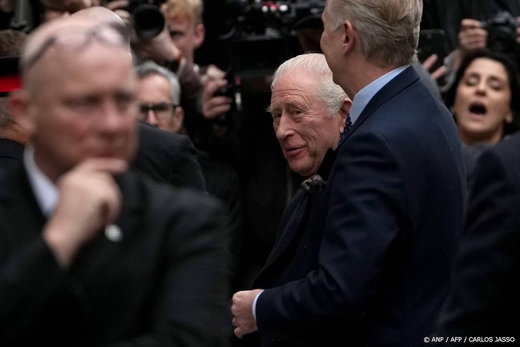 Koning Charles verschijnt in het openbaar na arrestatie Andrew