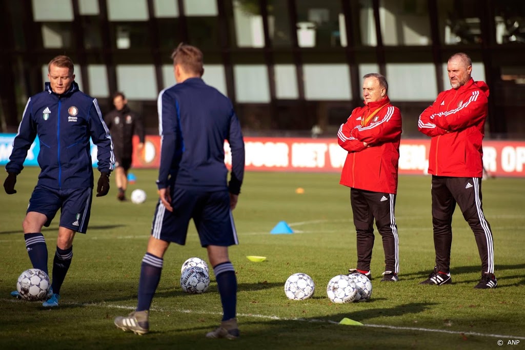 Assistent-trainer De Wolf twee jaar langer door bij Feyenoord