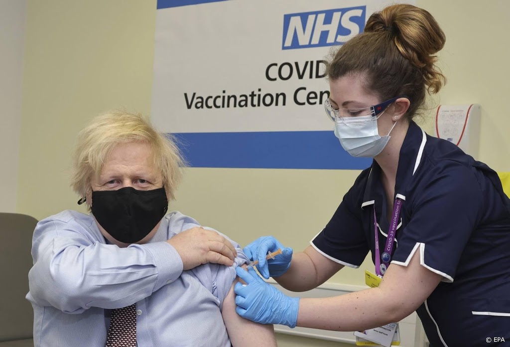Britse premier Johnson geprikt met AstraZeneca-vaccin